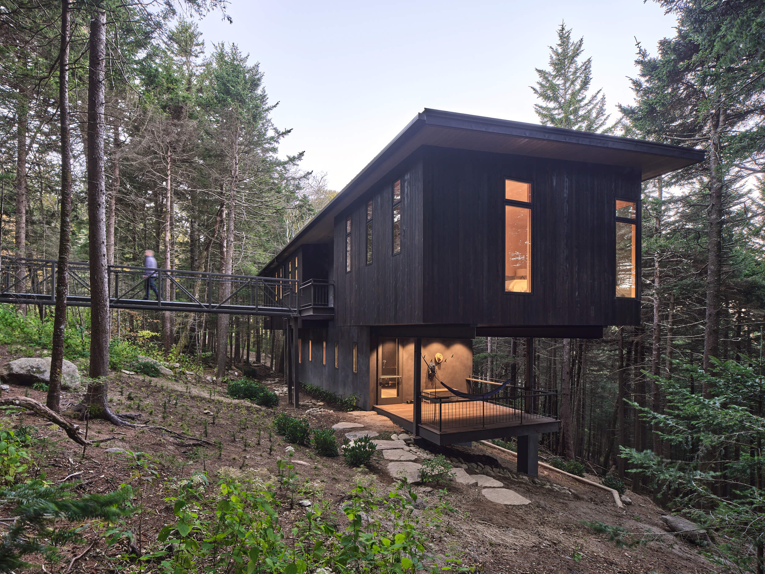 Spruce-Ridge-Cabin-Pedestrian-Bridge