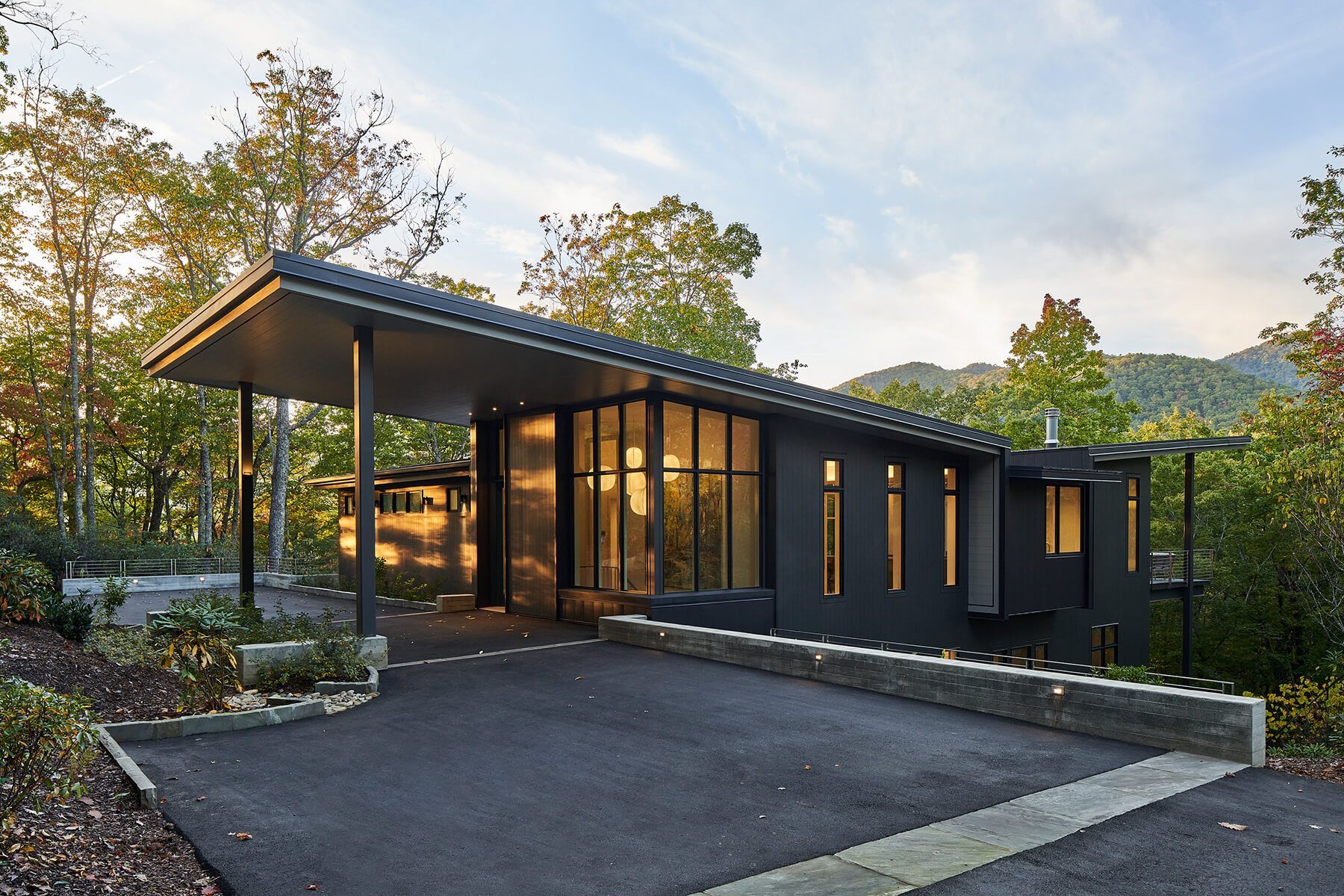 The Lookout - Modern Mountain Home near Asheville NC