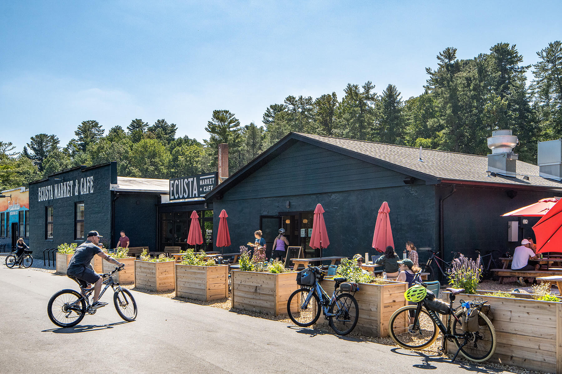 Ecusta Market - Exterior 4